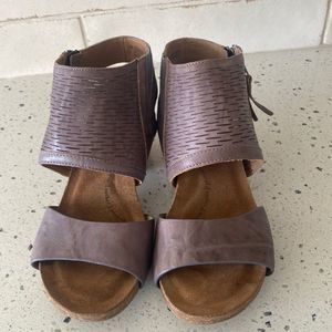 Sofft Women’s Milan Leather Sandals Side Zip Confort Block Heel Shoes Size 7M